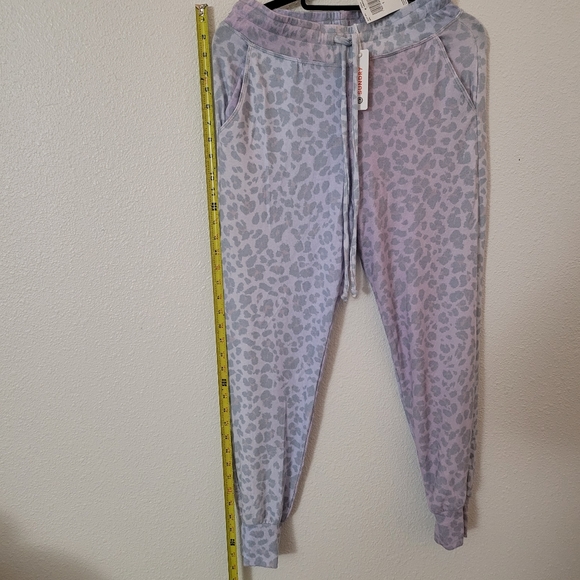 Sundry Women's Leopard Jogger Pant - Picture 6 of 9